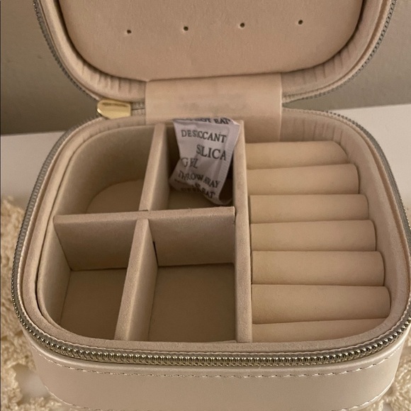 Spartina 449 Cream Travel Jewelry box - Picture 7 of 10